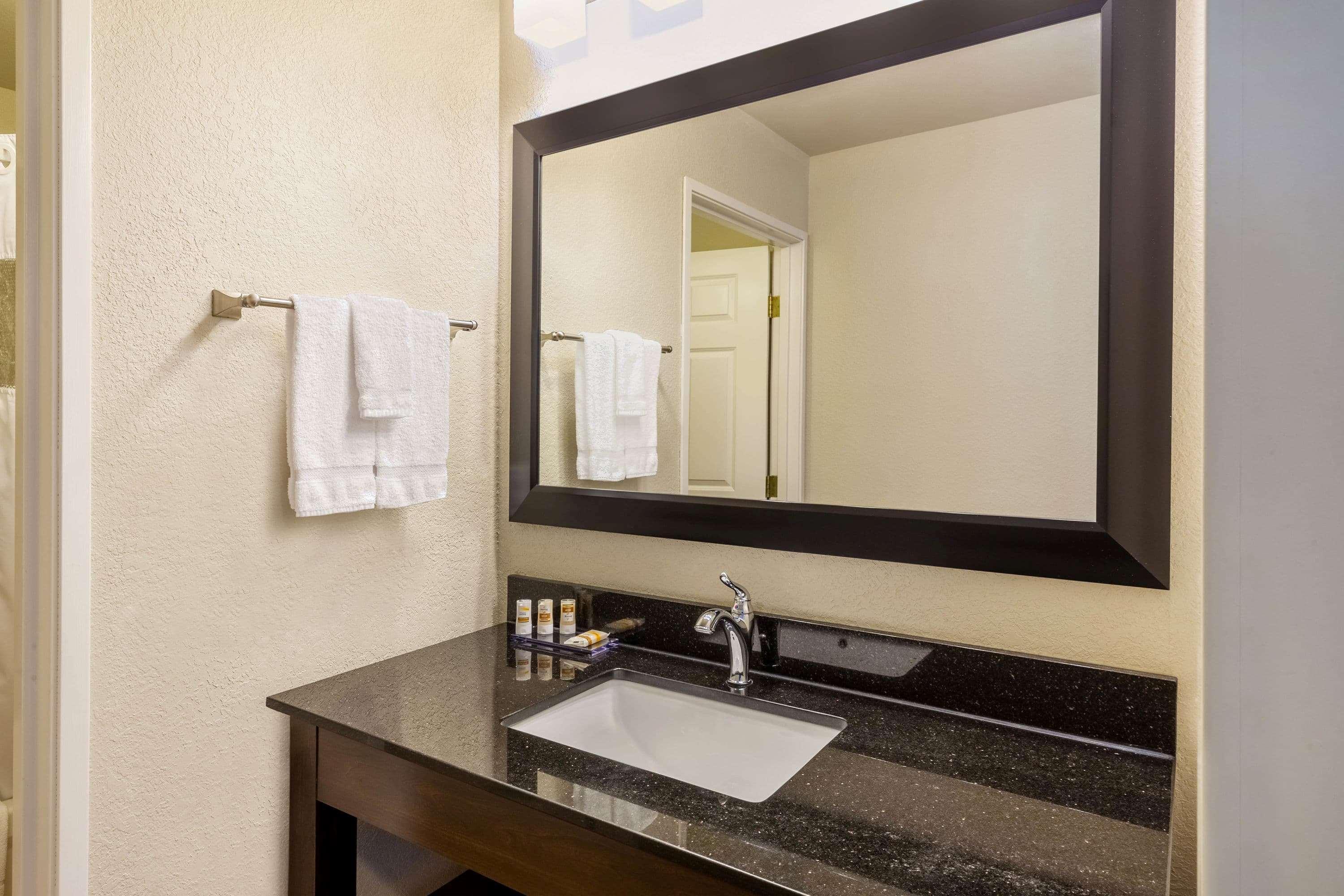 La Quinta By Wyndham Spokane Valley Exterior photo
